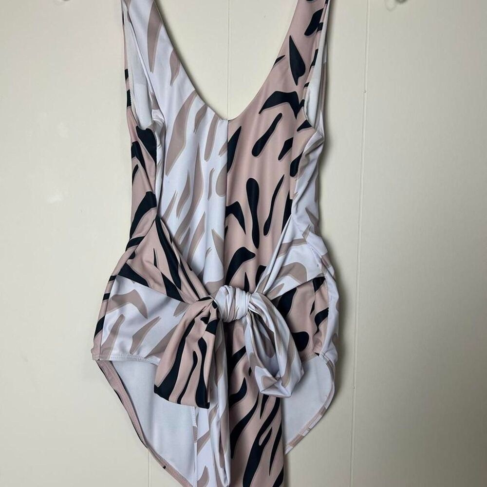 Pink-lily Women's Medium animal print Swimsuit one-piece